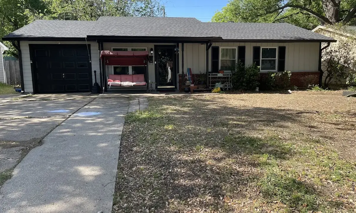 Roof Inspection crew at work on a residential roof in Palatka